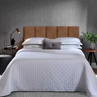 Cabeceira estofada modular casal corino caramelo - bella arte. ambiente
